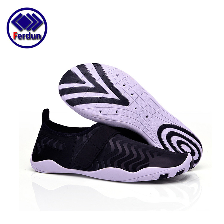 Quick Dry Aqua Shoes Swimming Beach Neoprene Water Shoes For Women And Men