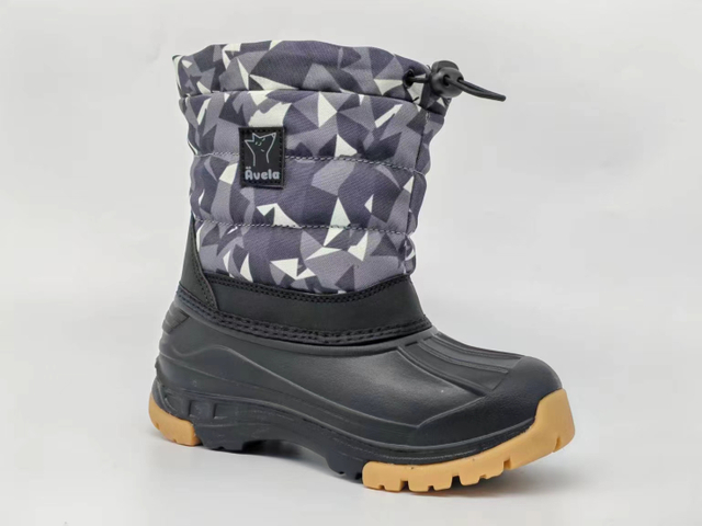 SNOW BOOTS