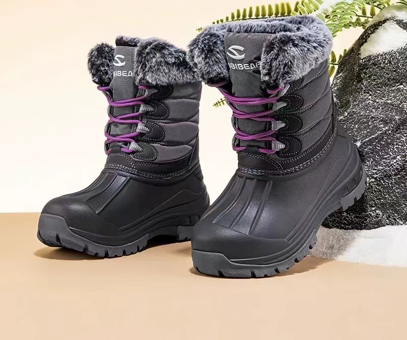 SNOW BOOTS