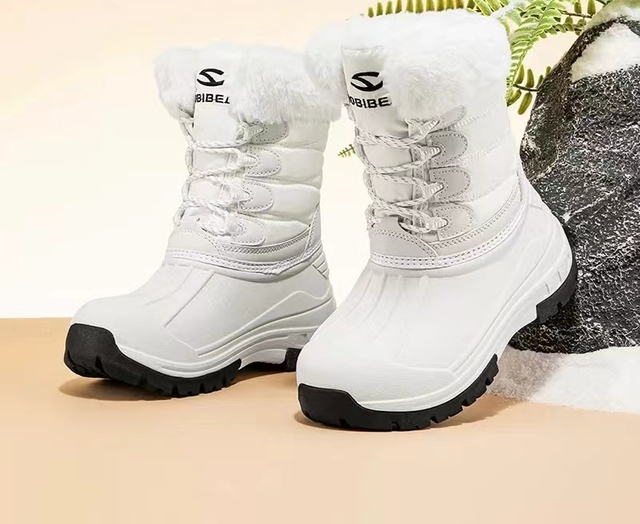 SNOW BOOTS