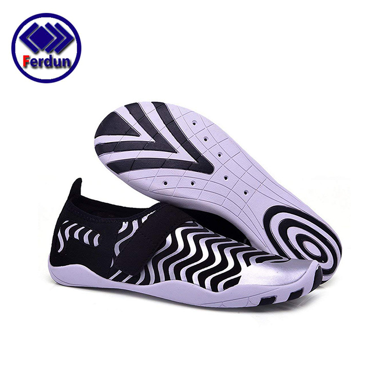 Quick Dry Aqua Shoes Swimming Beach Neoprene Water Shoes For Women And Men